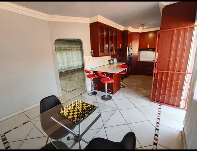 3 BEDROOM HOUSE FOR SALE IN ELDORETTE